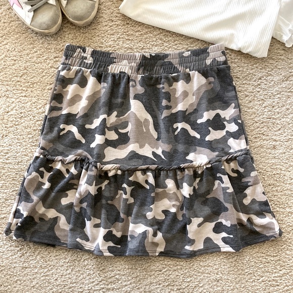 Camo Print Tiered Mini Skirt - Picture 6 of 7